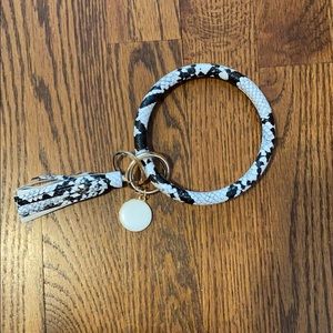 Snake Pattern Key Holder